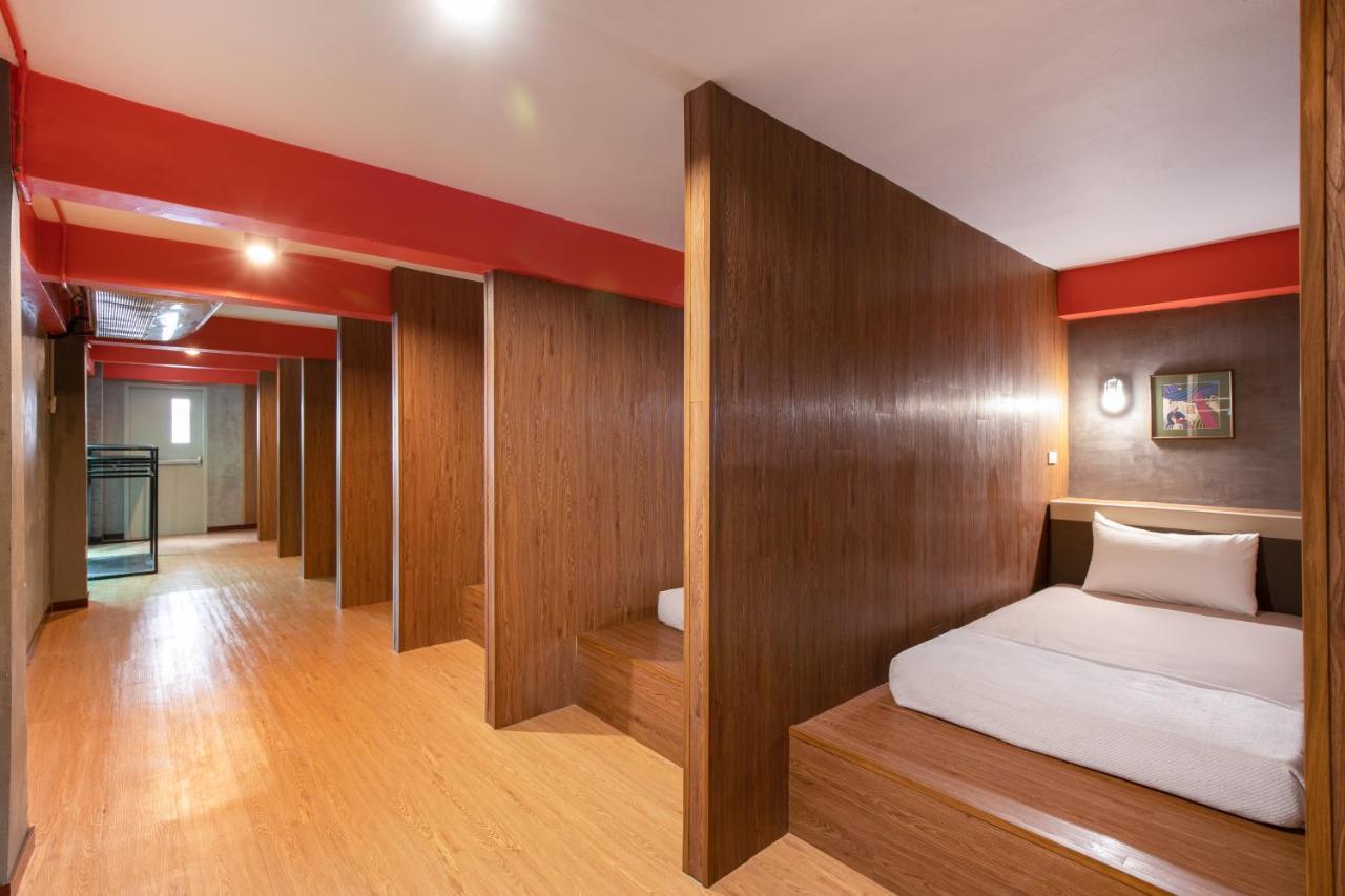 Buri Hostel Bangkok Zewnętrze zdjęcie